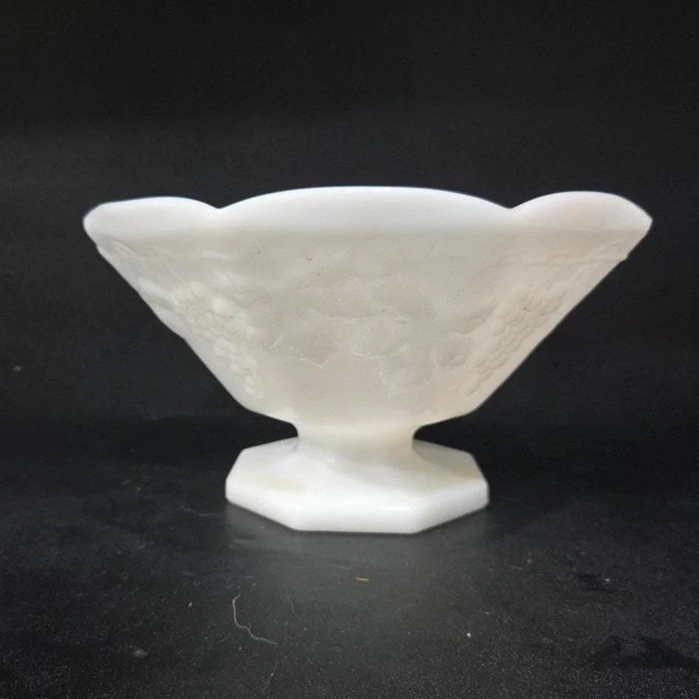 Anchor Hocking Harvest Grape Compote, Vtg Milk Glass Pedestal‎ Bowl, Centerpiece